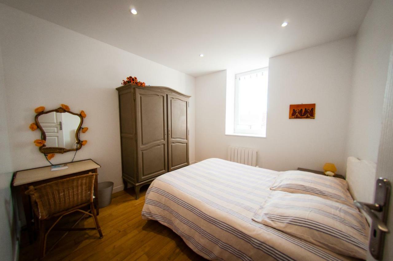 Le Massilia Vichy Luaran gambar