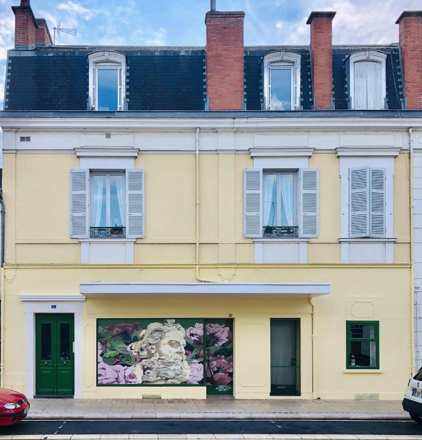 Le Massilia Vichy Luaran gambar